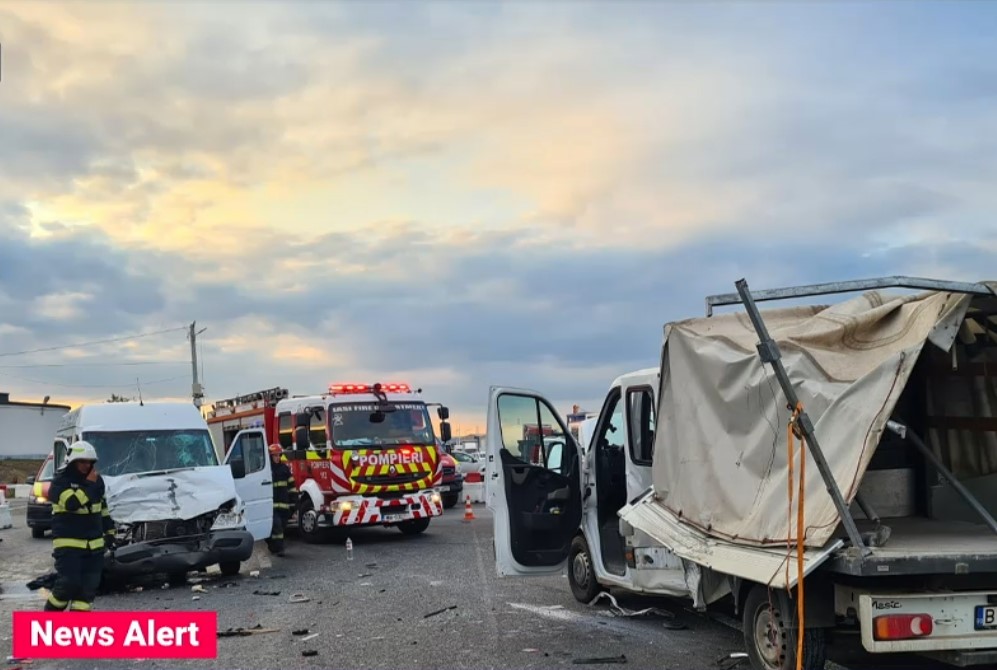 Accident rutier pe DN28, în Leţcani, după ce o camionetă și un microbuz s-au ciocnit. 9 oameni au ajuns la spital