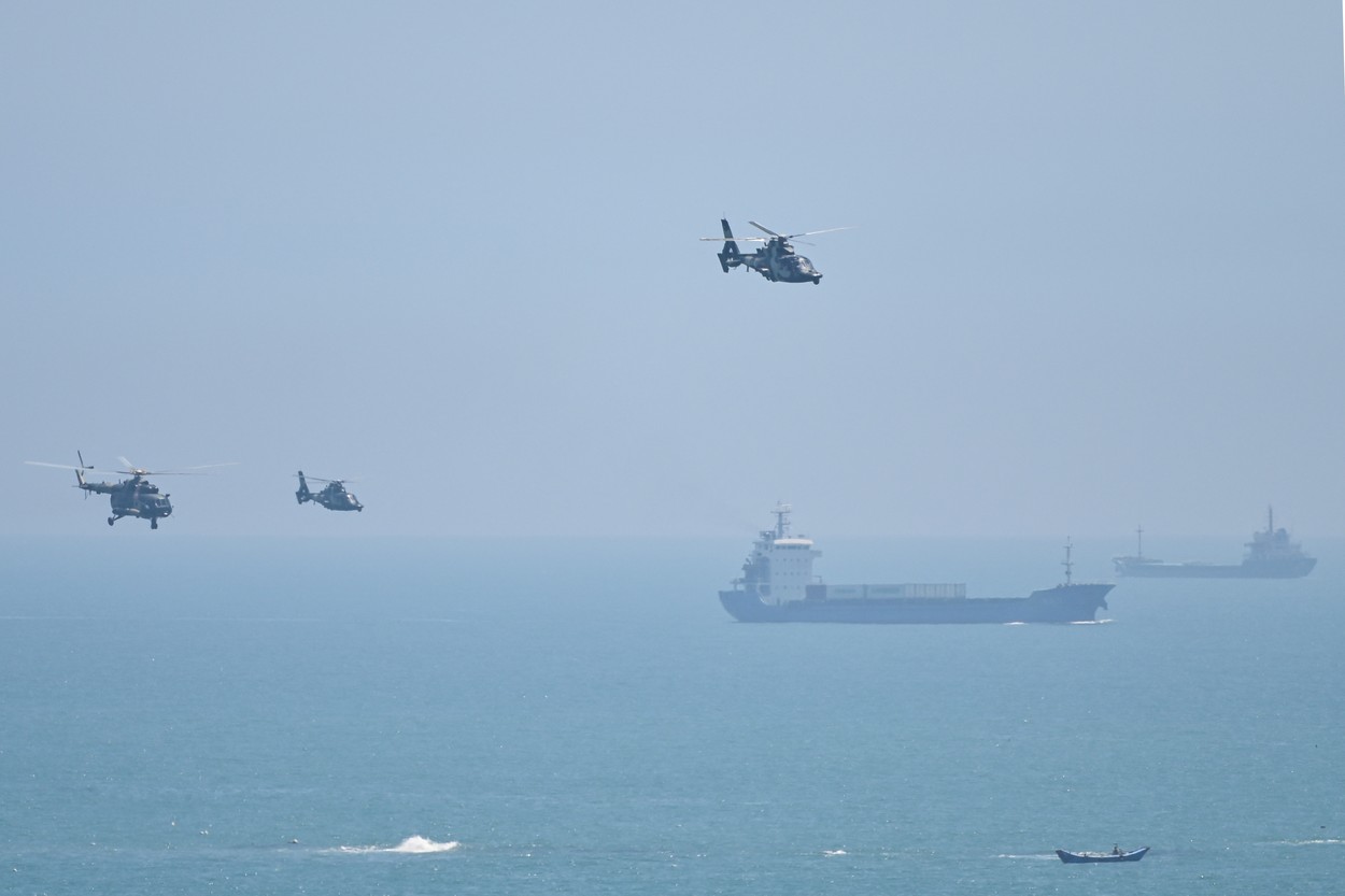 Exerciții militare masive în strâmtoarea Taiwan. China a lansat rachete balistice. Taiwanul a activat sistemele de apărare