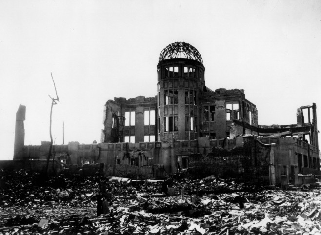 Hiroshima nach Atombombe / Handelskammer..