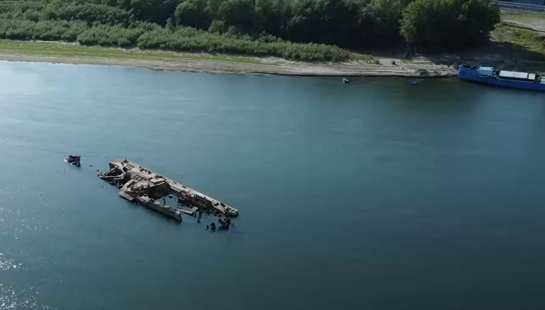 Imagini din dronă. Apele Dunării au scăzut atât de mult, încât epavele barjelor scufundate au ieșit la suprafață