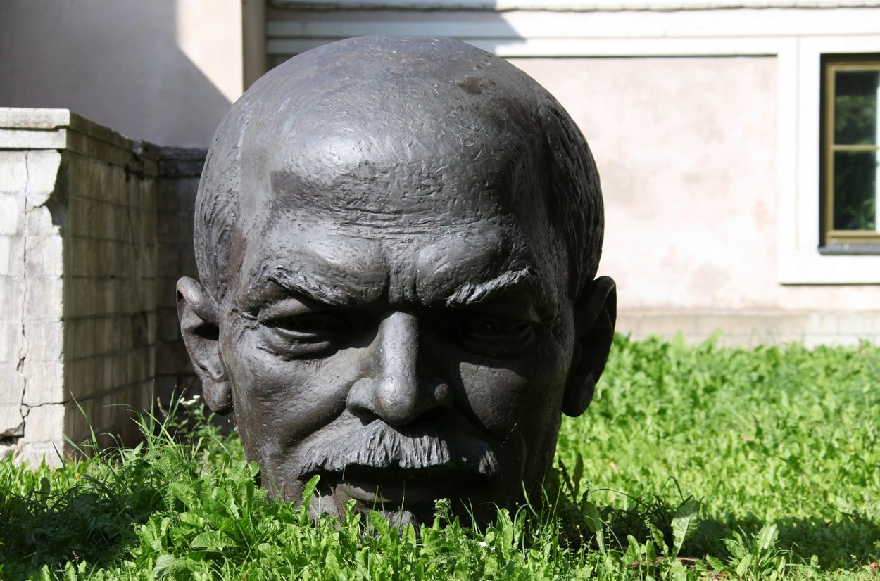 Estonia va demonta sau va reloca toate monumentele rămase din epoca sovietică