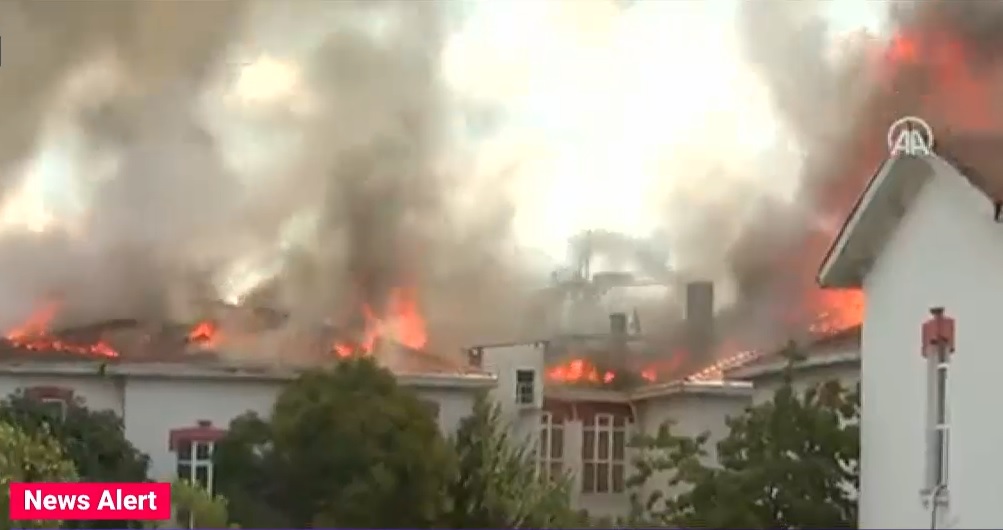 VIDEO. Scene dramatice la un spital din Istanbul cuprins de un incendiu uriaș