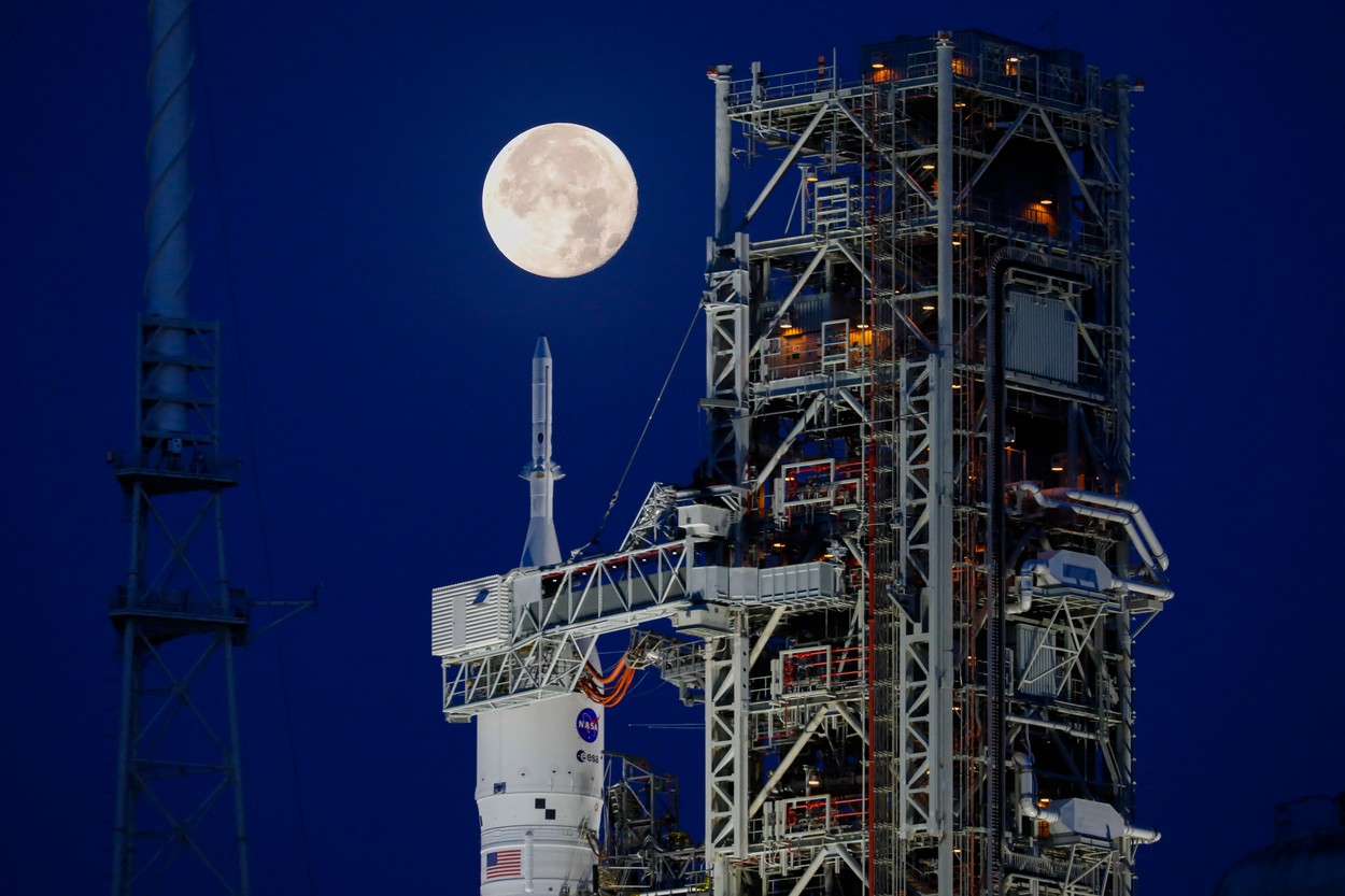 NASA a început pregătirile pentru lansarea rachetei cu care vrea să trimită din nou oameni pe Lună