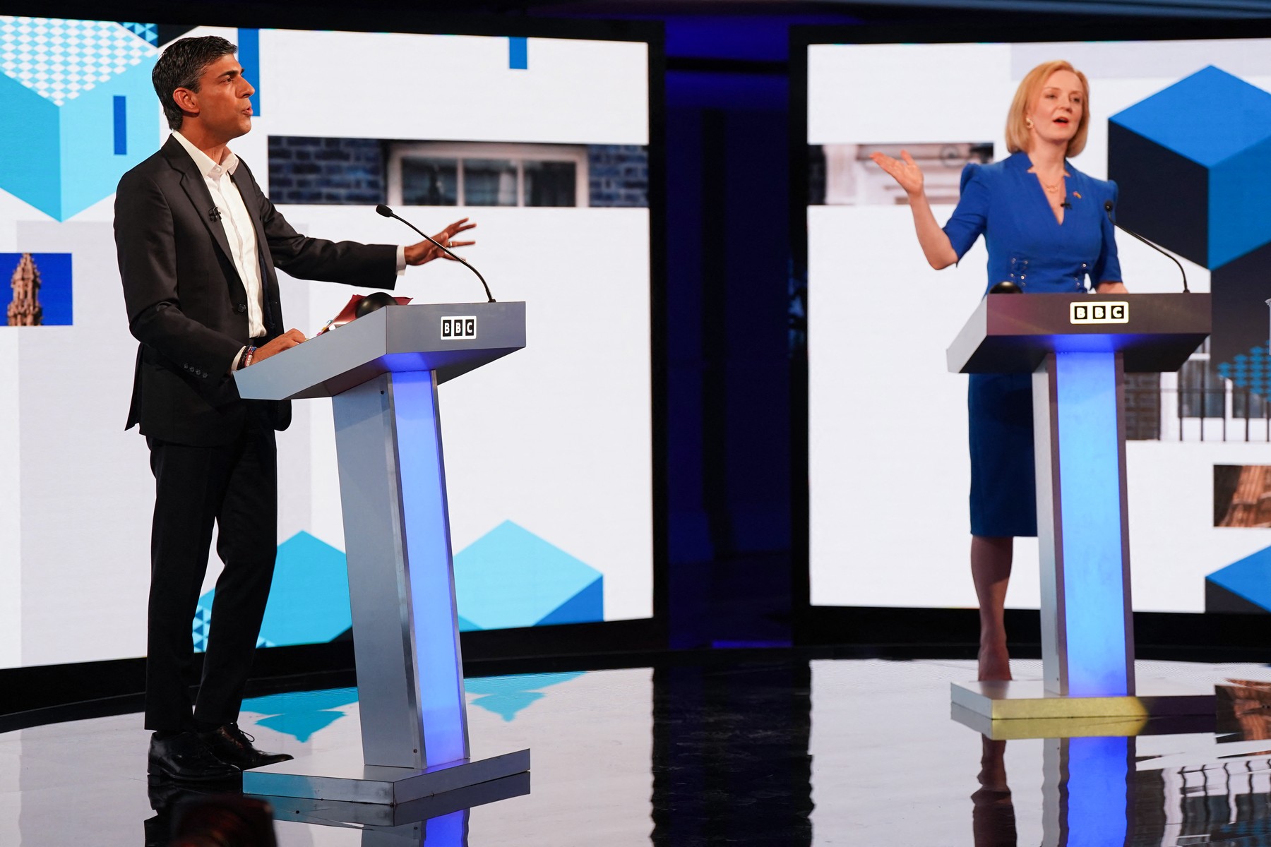 Cursa pentru guvernul britanic se ascute. Rishi Sunak a câștigat o dezbatere televizată în fața lui Liz Truss, favorită în sondaje