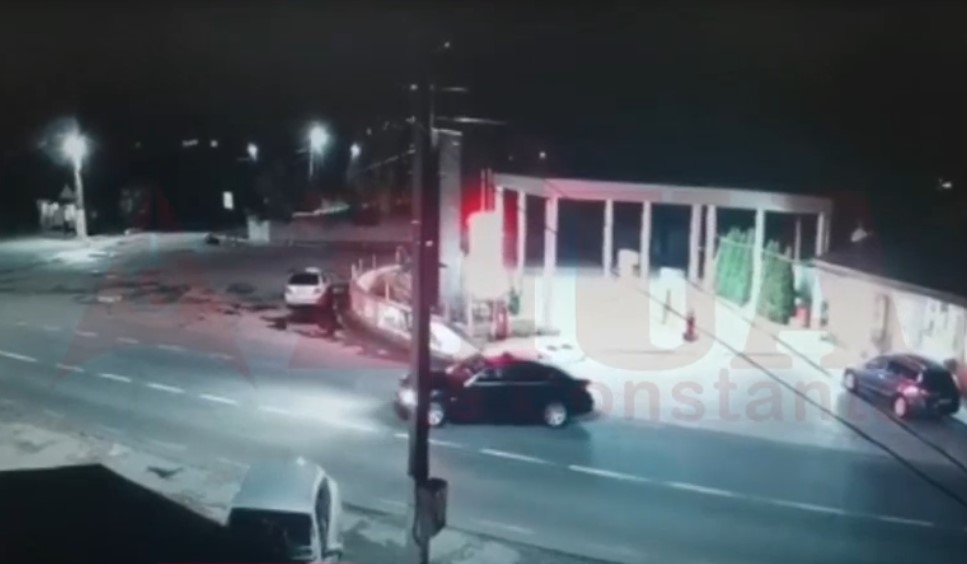 VIDEO Accident grav în Constanța: Două fete de 13 și de 16 ani au murit pe loc. Mașina era condusă de un băiat de 16 ani