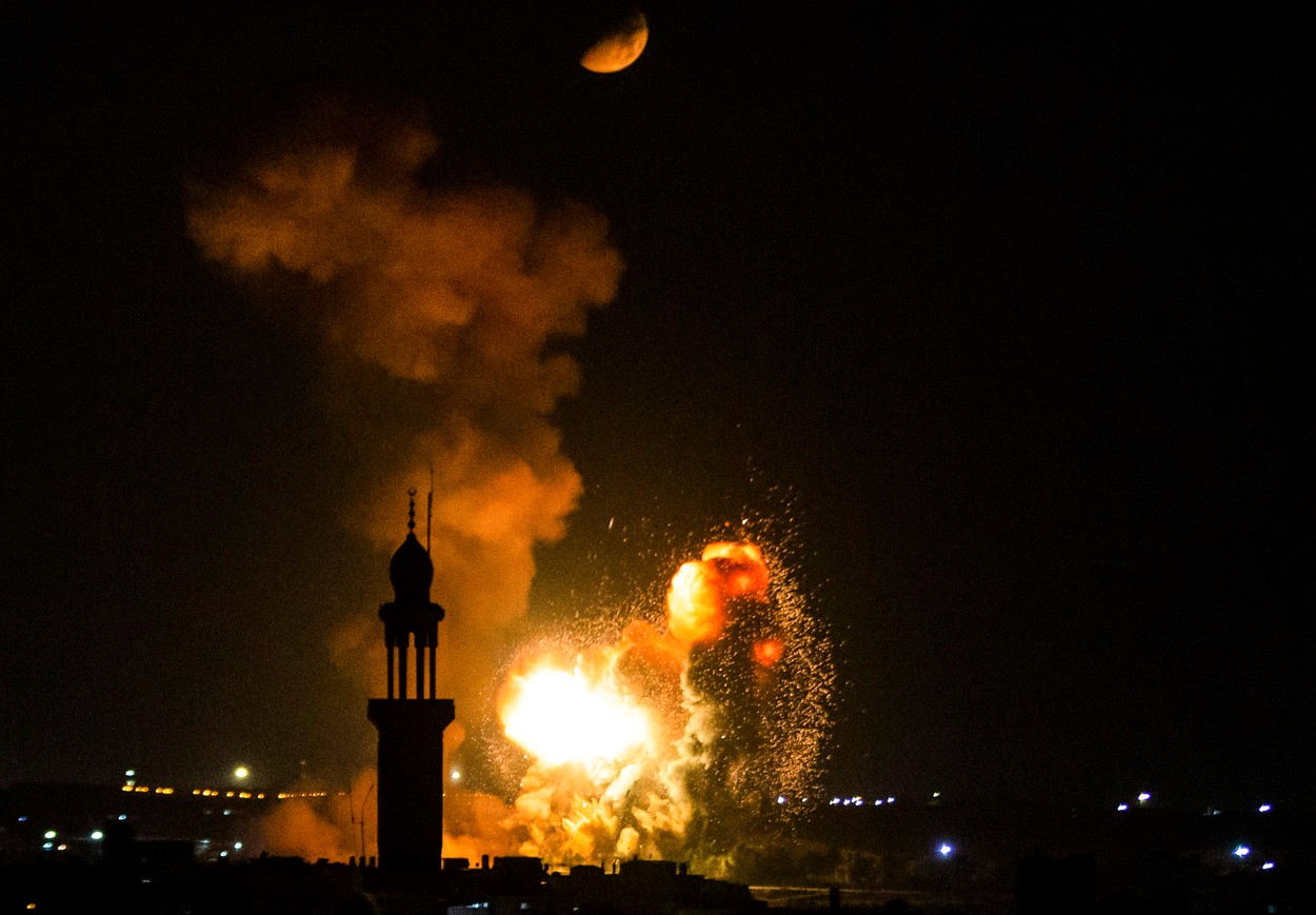 Israelul răspunde tirurilor de rachete trase din Fâşia Gaza, cel puțin 10 palestinieni au fost uciși