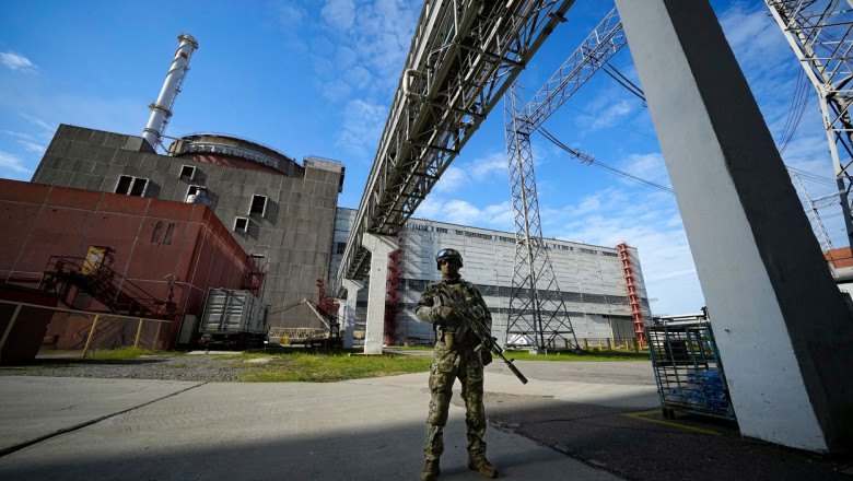 militar pazind centrala nucleară Zaporojie