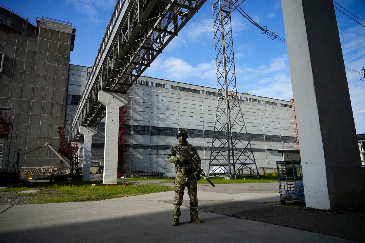Noi bombardamente în apropierea centralei nucleare de la Zaporojie. Ucraina și Rusia se acuză reciproc pentru exploziile din Energodar