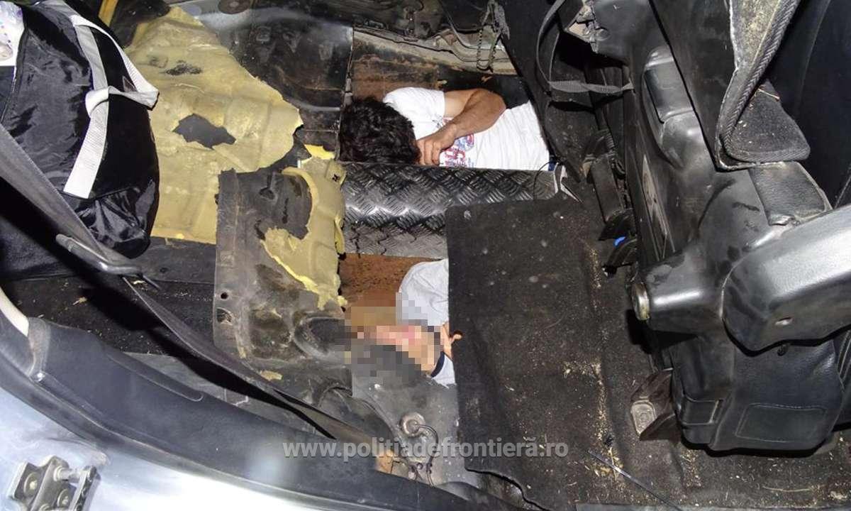 Doi sirieni au fost găsiți ascunşi în podeaua unei mașini la Calafat