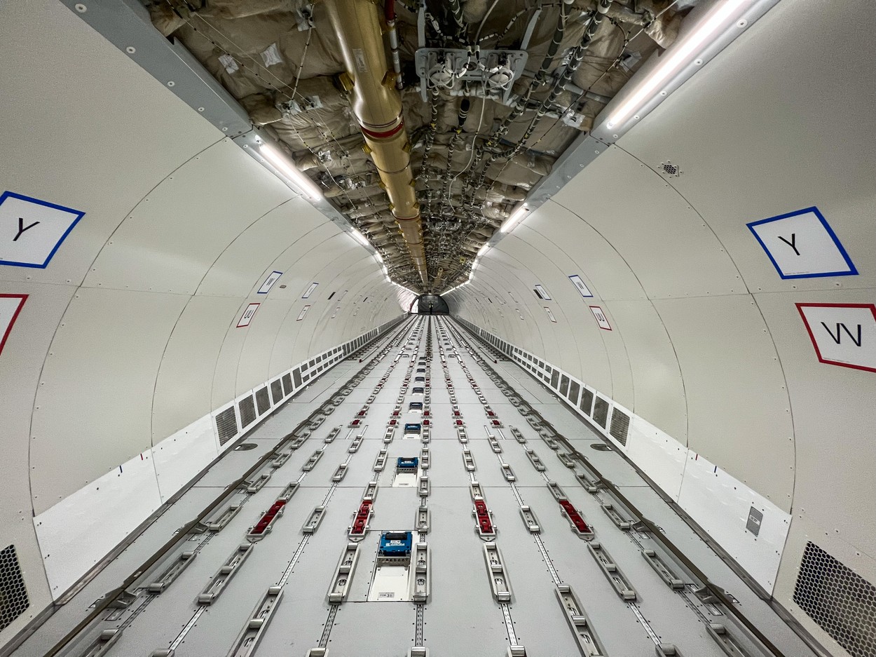 Val de comenzi pentru firmele care transformă avioanele de pasageri în avioane de marfă (Bloomberg)