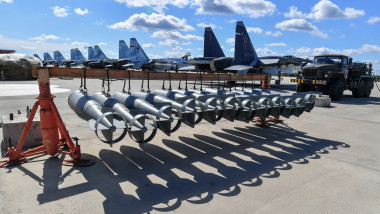 Avioane rusești într-o bază militară