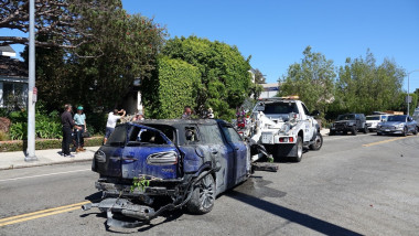 Anne Heche, în vârstă de 53 de ani, a fost spitalizată vineri după ce maşina pe care o conducea a scăpat de sub control şi a intrat într-o locuinţă din Los Angeles care ulterior a luat foc.