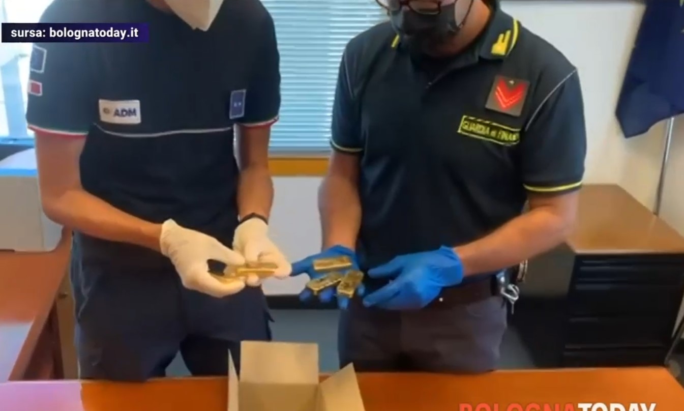 Un român a fost prins cu 14 lingouri de aur pe aeroportul din Bologna. 6 i-au fost confiscate
