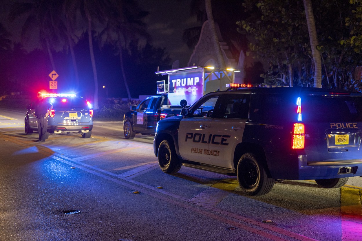 Ce au căutat agenții FBI în seiful lui Donald Trump din Mar-a-Lago. Trump acuză FBI că îi boicotează candidatura la prezidențiale
