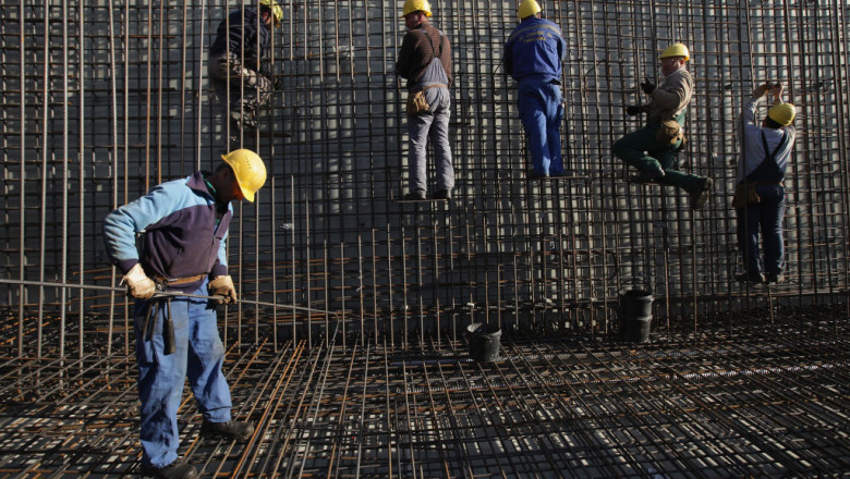 muncitori români pe un șantier la o autostradă dn Germania