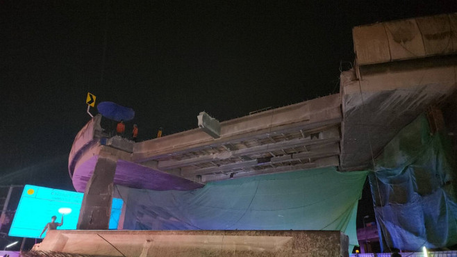 Bridge collapses onto passing cars killing two people in Thailand