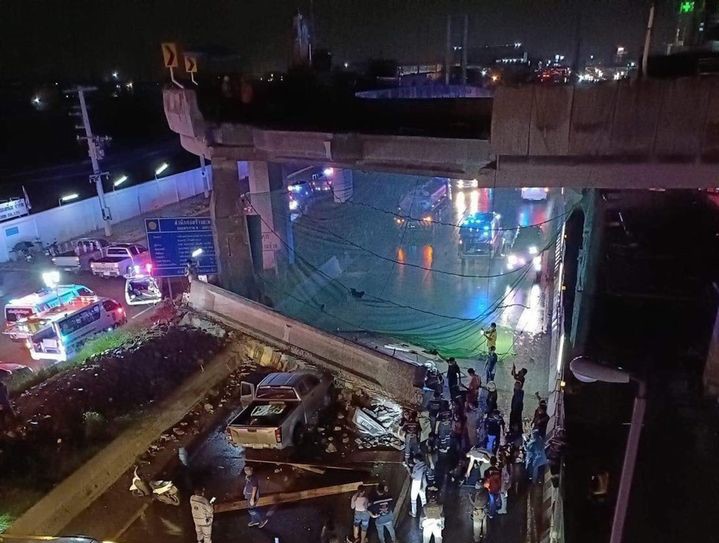Un pod s-a prăbușit peste mașinile de pe o autostradă, în Thailanda