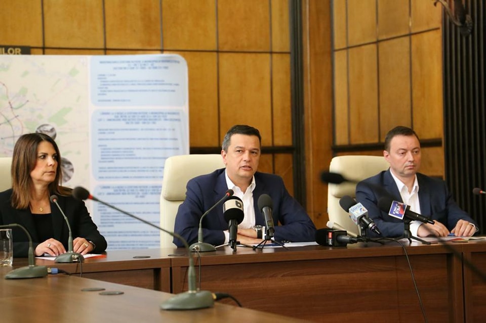 S-a semnat contractul cu cea mai mare valoare pentru o autostradă. Grindeanu: Vom avea o autostradă care traversează Carpații