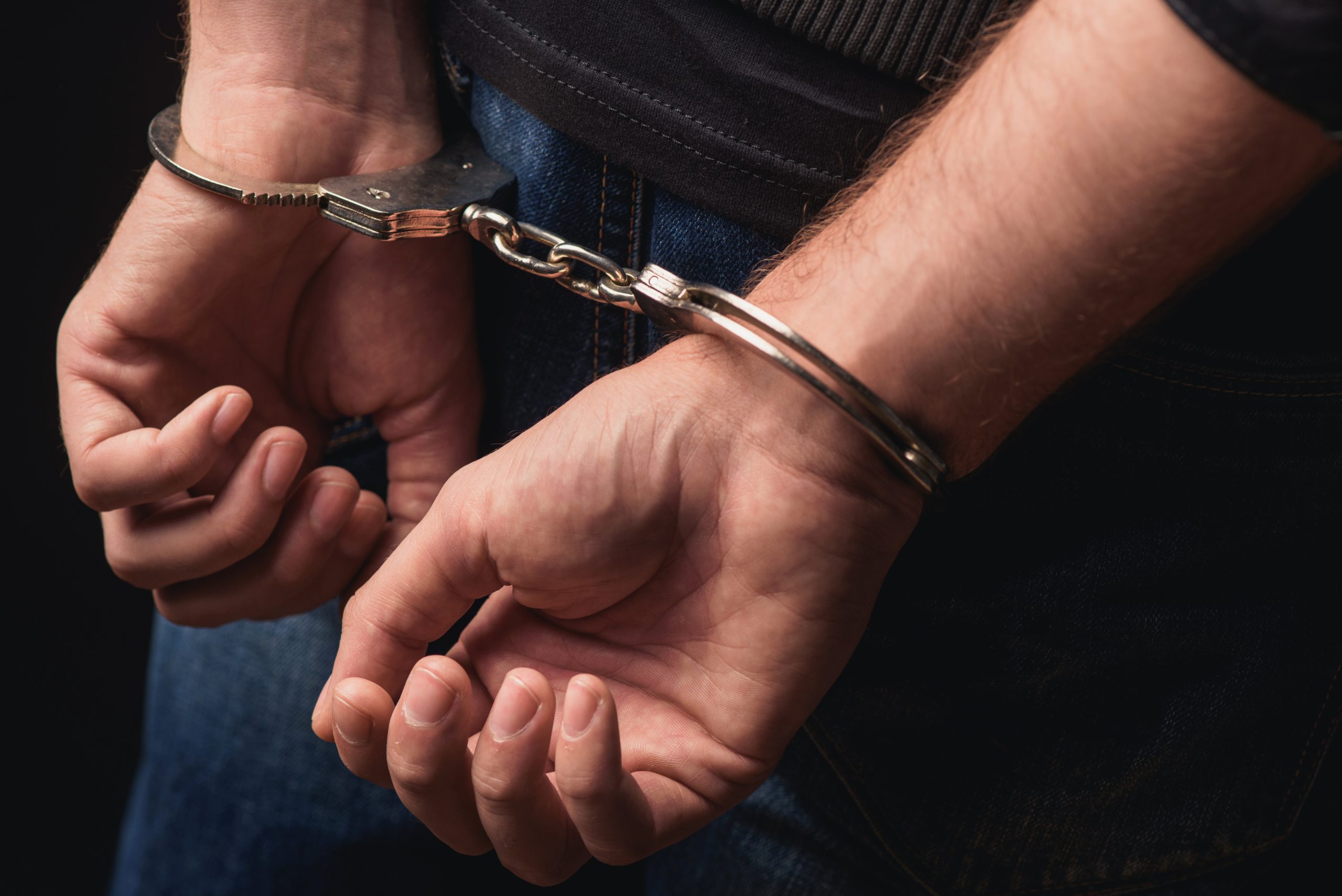 Surse: Preotul Visarion Alexa a fost reținut 24 de ore de polițiști pentru că ar fi agresat sexual o femeie la spovedanie