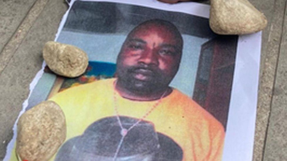 Soția nigerianului ucis în bătaie pe stradă, în Italia, vrea să îl vadă față în față pe criminal și transmite un mesaj