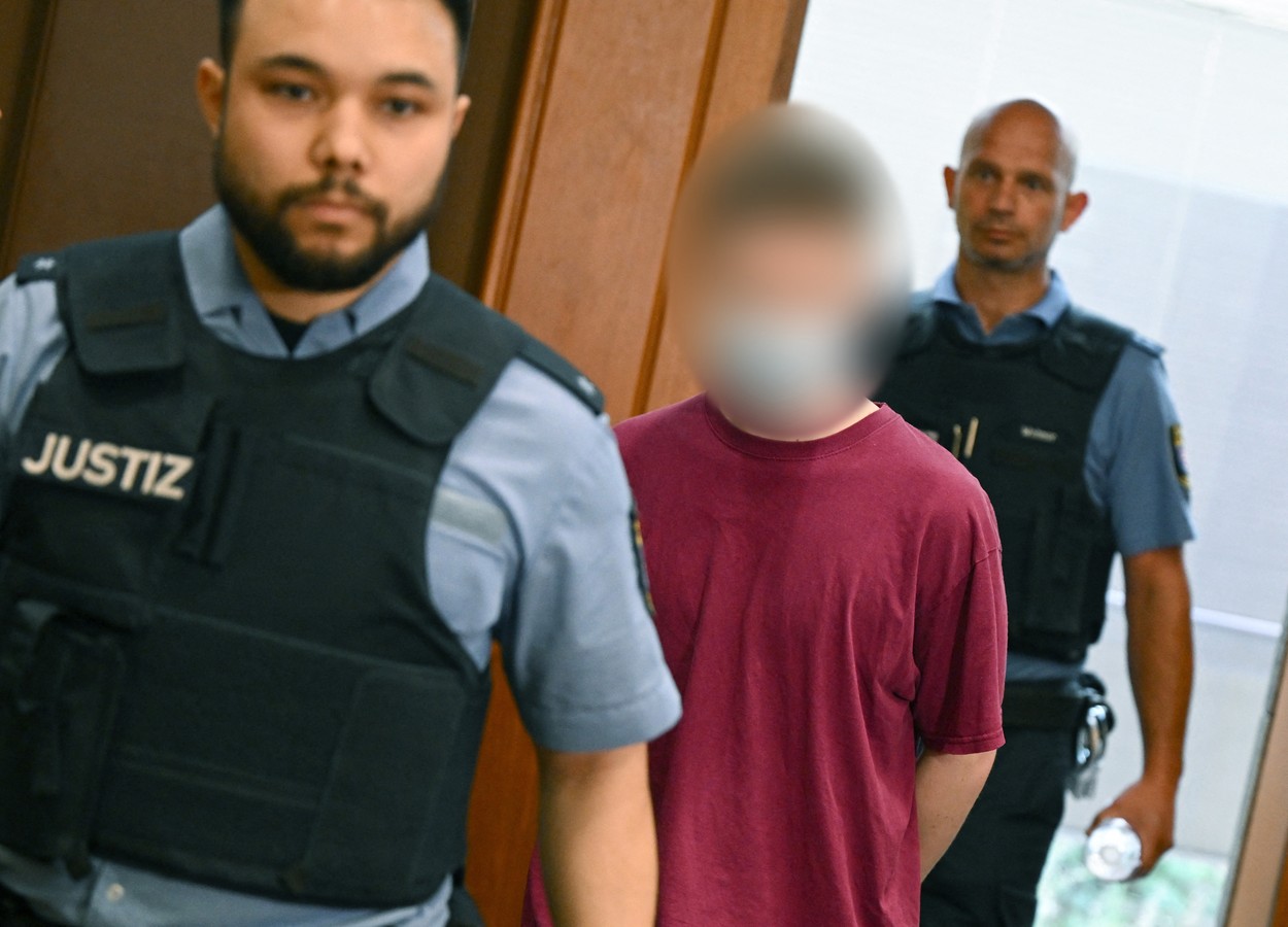 În Germania a început procesul unui neonazist care ar fi pregătit atentate cu bombă și arme de foc pentru a „conserva populația albă”