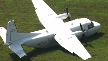 Avion aterizat de urgență pe iarbă