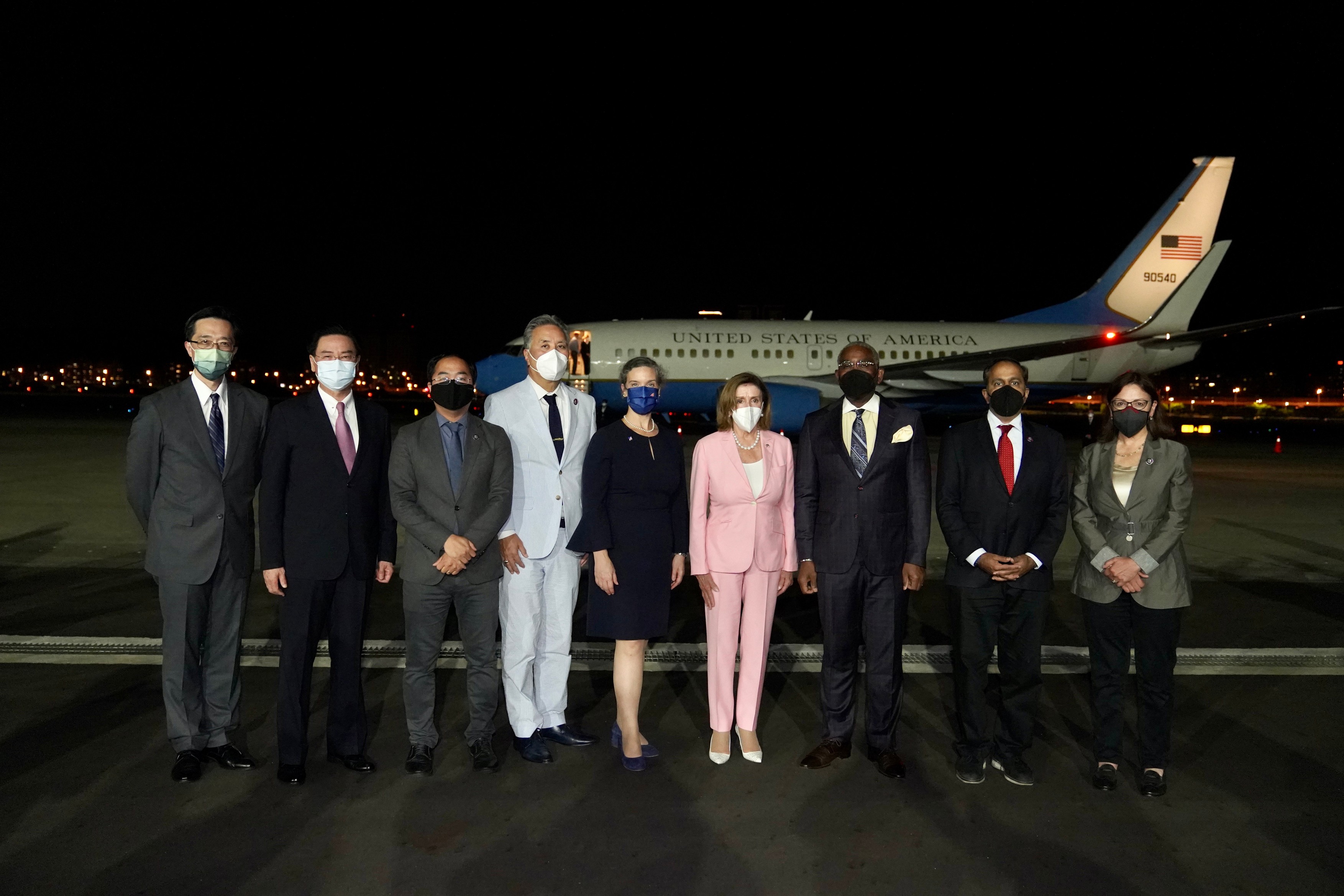 Pelosi sfidează China și aterizează în Taiwan. „Lumea se confruntă cu o alegere între democrație și autocrație”