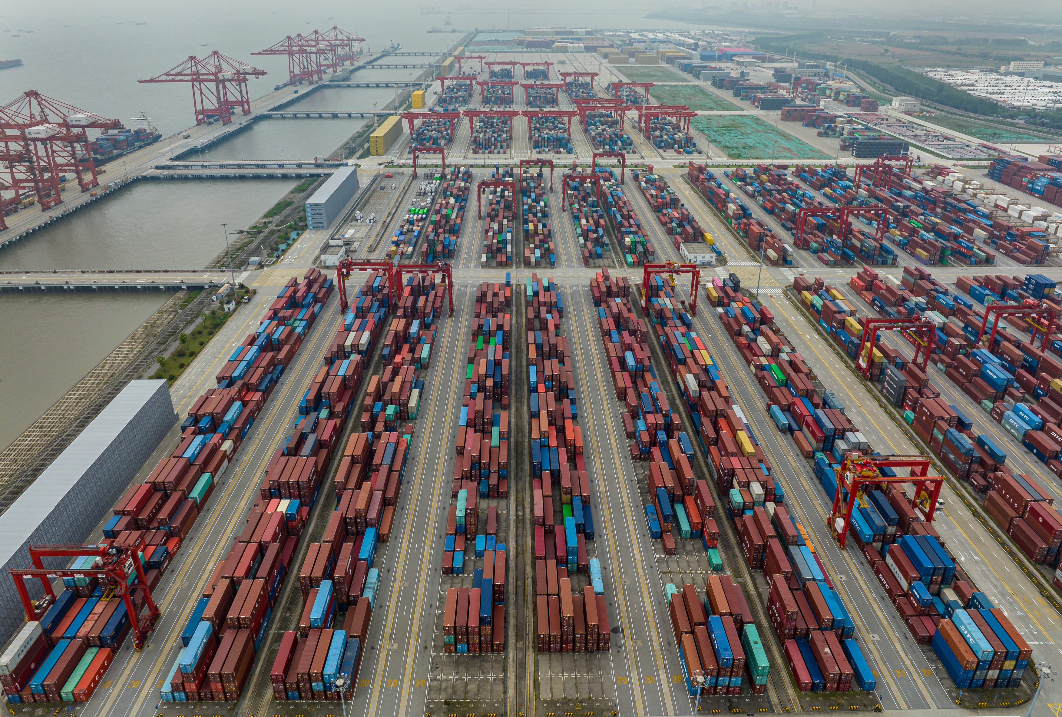 China sancționează economic Taiwanul după vizita lui Pelosi: nu mai exportă nisip și nu mai importă citrice și pește