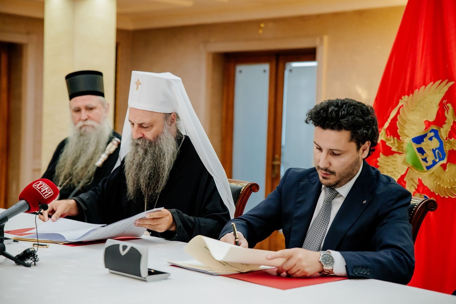 Noi tensiuni politice în Muntenegru, după ce guvernul a semnat un acord cu Biserica Ortodoxă sârbă