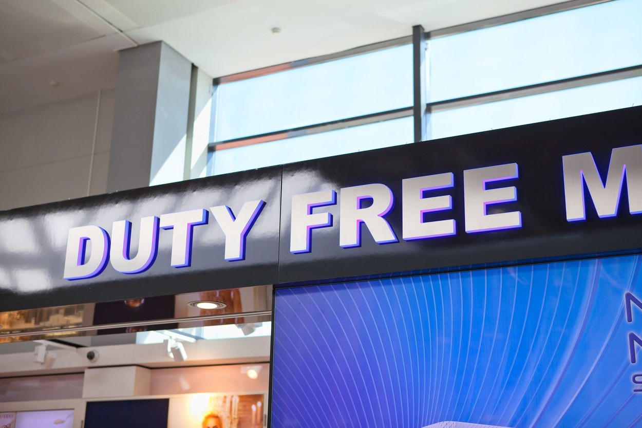 Rusia reînvie „shop-urile” sovietice. Deschide magazine cu bunuri de import și plata în valută, pentru diplomații străini