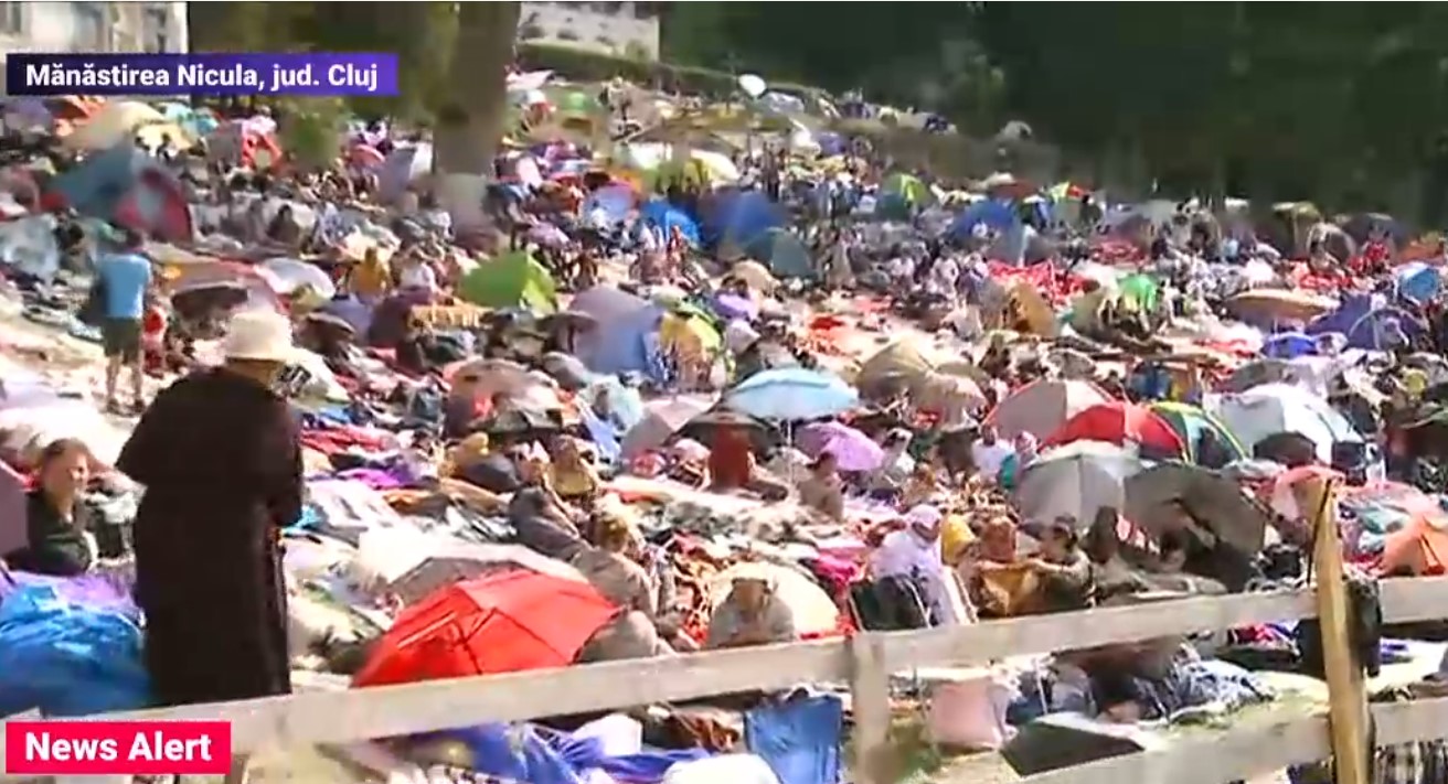 VIDEO. Mii de oameni se află la Mănăstirea Nicula pentru a participa la pelerinajul de Adormirea Maicii Domnului