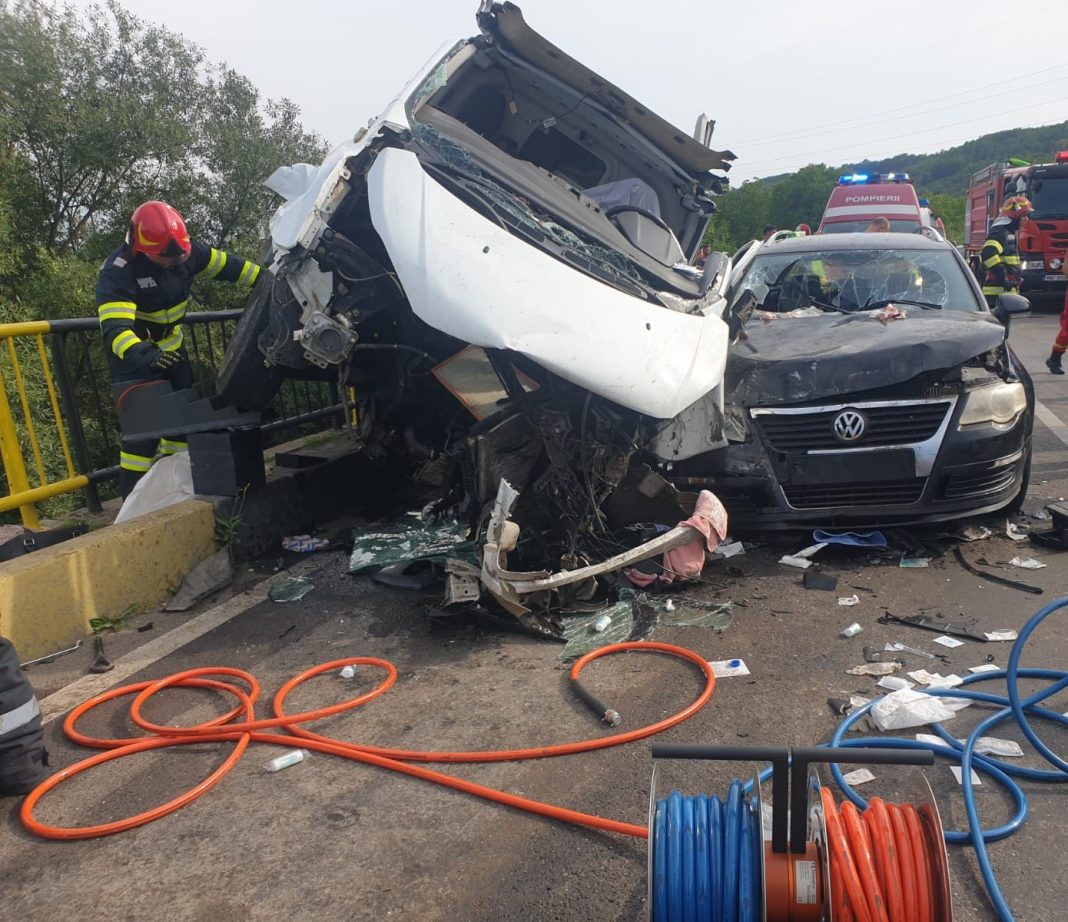 Un mort și patru răniți într-un accident în care au fost implicate mai multe mașini pe DN 1A