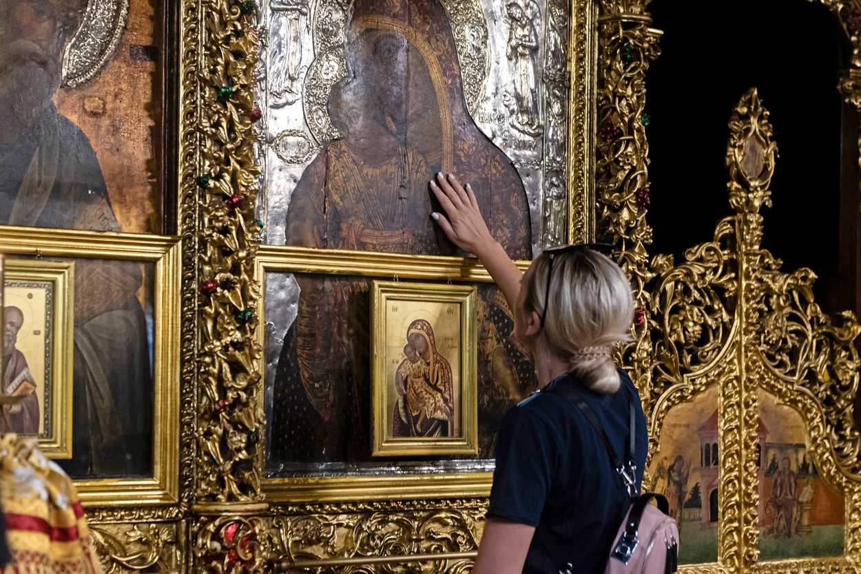Sfânta Maria Mare (Adormirea Maicii Domnului), sărbătoarea de la 15 august care arată „taina vieții pe pământ”