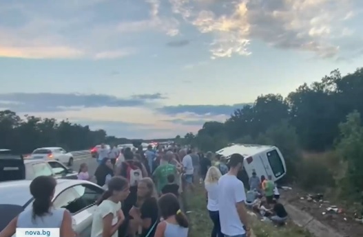 Un autocar în care erau copii care veneau de la un festival de folclor s-a răsturnat în Bulgaria. 12 pasageri au ajuns la spital