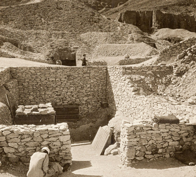 Egypt King Valley Tomb of Tutankhamun in a print of 1920 -1930