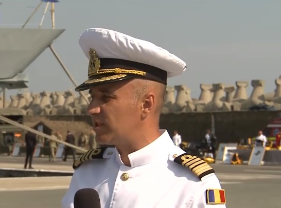 Glume despre viața de marinar. Comandant: Să fii pregătit să ți se nască copiii când ești departe. E bine să fii acasă când îi concepi