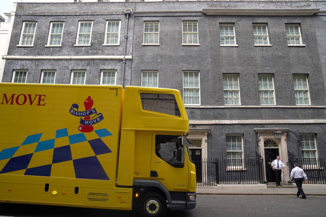 Duba galbenă în față la Downing Street nr. 10