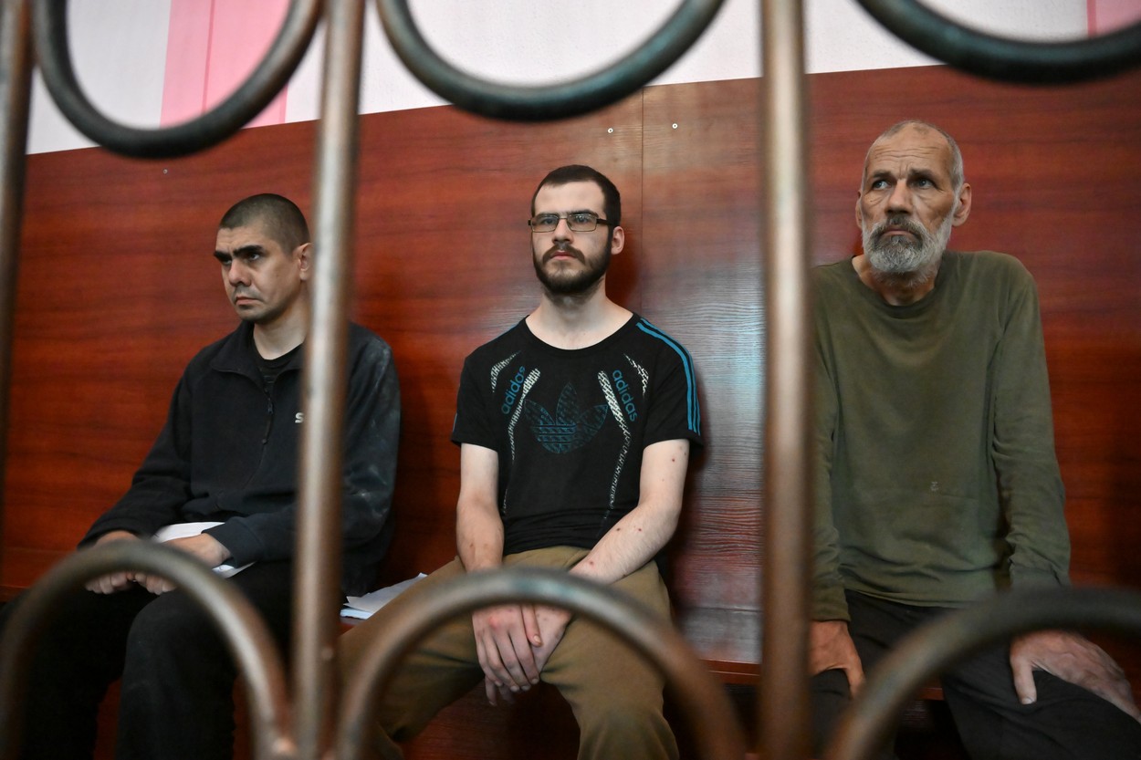 Separatiștii din Donețk au capturat alți cinci cetățeni străini și spun că îi vor executa pe trei dintre ei