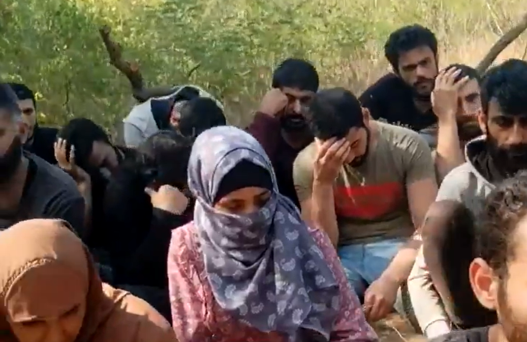 38 de migranți au fost găsiți după ce au petrecut o lună izolați pe o insuliță dintre Grecia și Turcia. Mai multe persoane ar fi murit