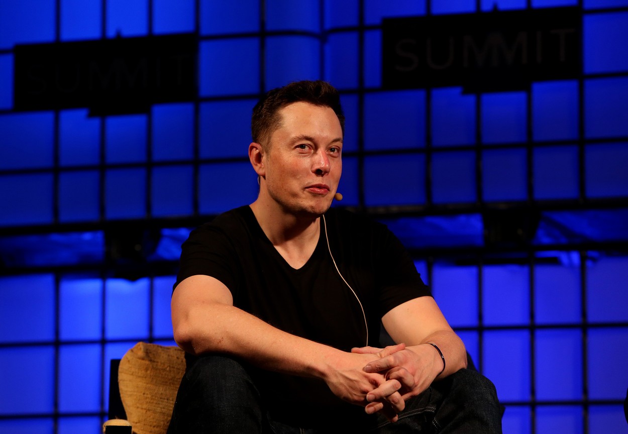 Elon Musk a provocat o furtună pe Twitter după ce a glumit că va cumpăra Manchester United