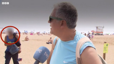 Un hoț a furat o geantă de pe plajă, în timpul unei transmisiuni live la TV