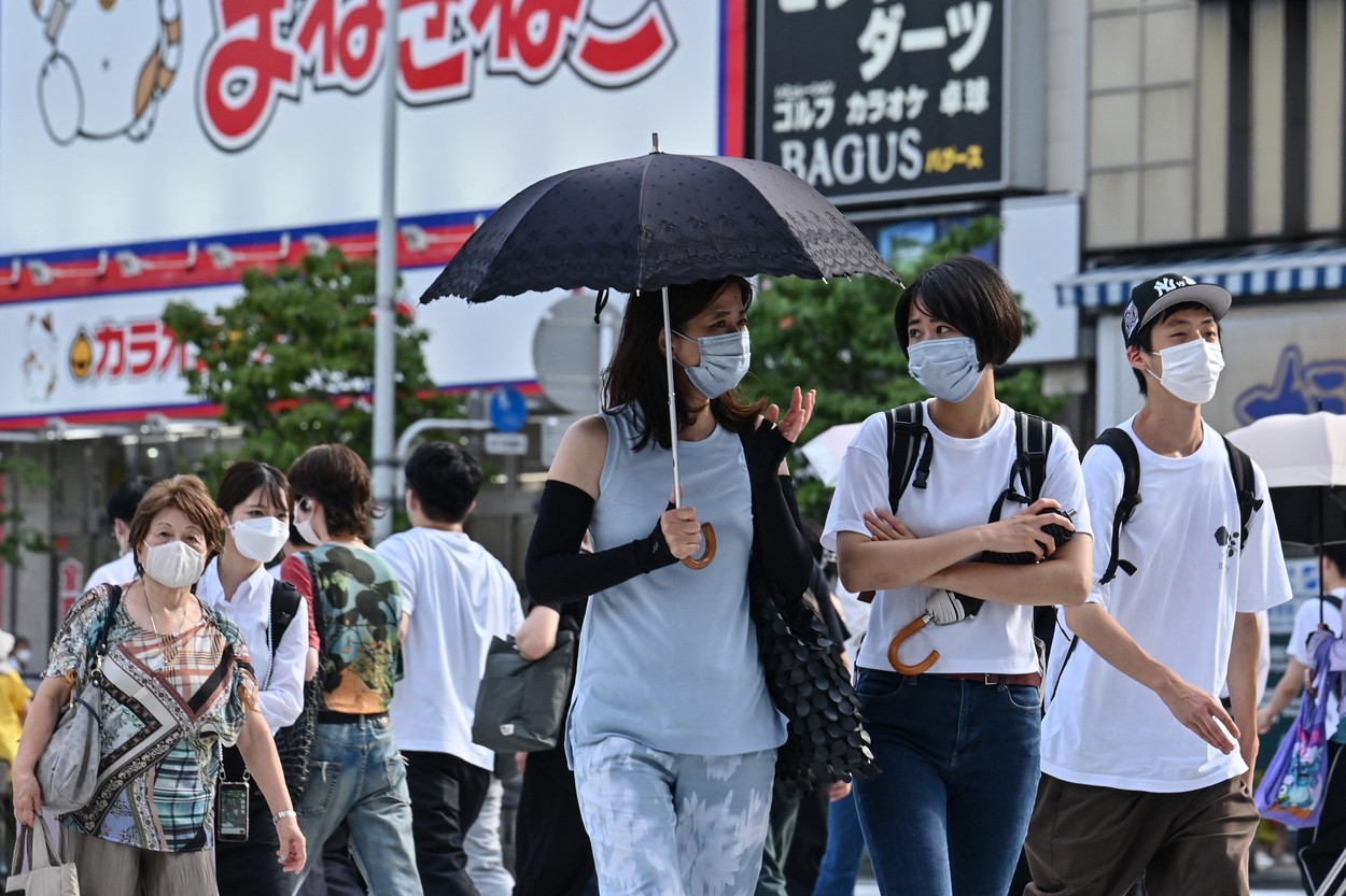 Japonia le cere tinerilor să bea mai mult alcool și lansează o campanie inedită