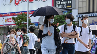 oameni pe strada in japonia