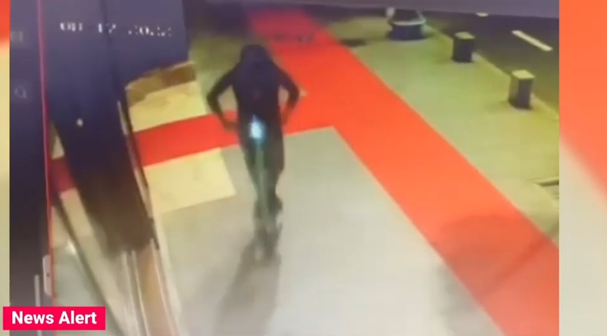 Femei atacate de un bărbat pe trotinetă, în București. Una dintre victime a ajuns la spital, după ce a fost înțepată cu un obiect