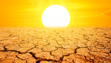 The sweltering sun in the ground very dry