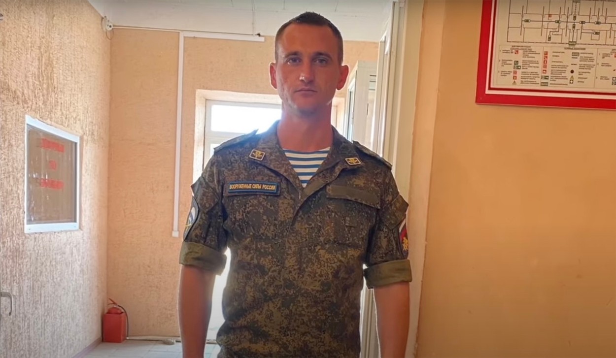 „Ne-au transformat în sălbatici”. Un fost parașutist explică de ce fură soldații ruși tot ce pot în Ucraina, de la computere la mâncare