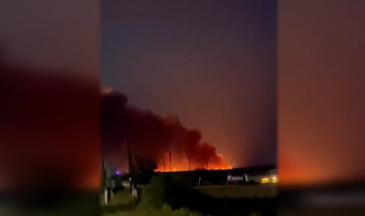 Noi explozii la granița ruso-ucraineană. Rușii din două comune au fost evacuați după ce un depozit de muniție a luat foc