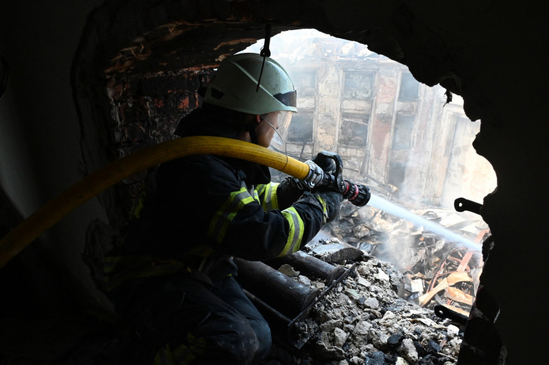 Cel puțin 17 persoane au fost ucise și 42 rănite în două atacuri diferite ale rușilor asupra orașului Harkov. Foto-Profimedia (4)