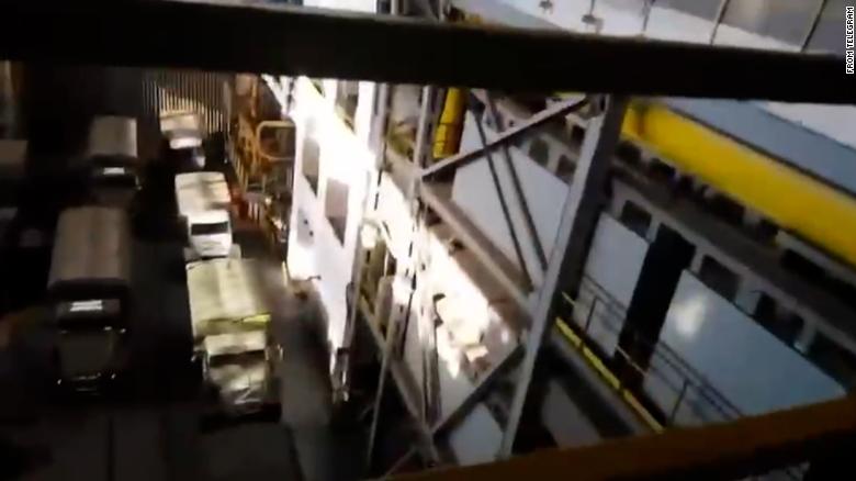 Imagini cu vehicule militare rusești în sala turbinei de la centrala Zaporojie, la doar 130 de metri de reactorul nuclear