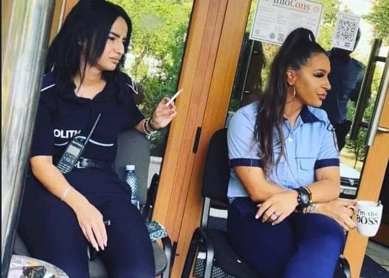 Polițiste la țigări și cafea. Fotografia virală care a dus la o anchetă în Poliția Capitalei